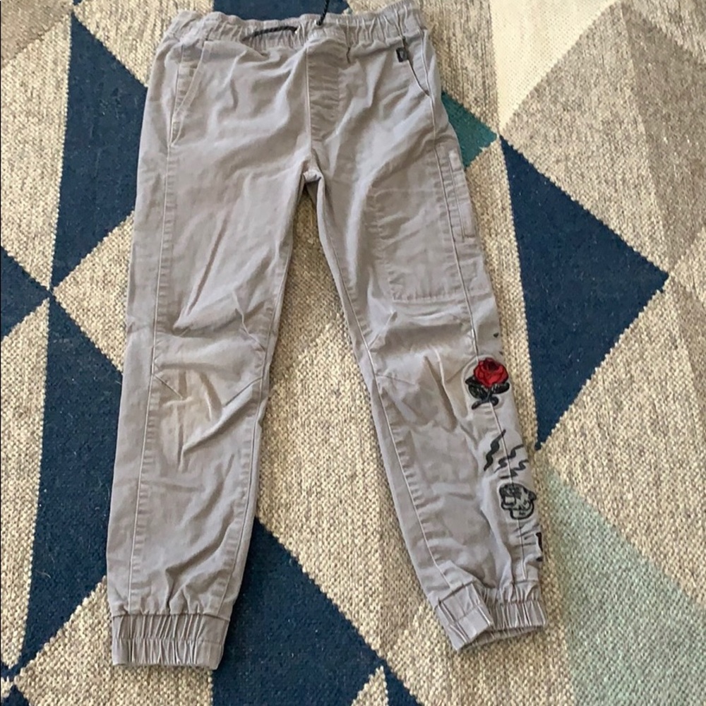 Gray joggers nitrous black.